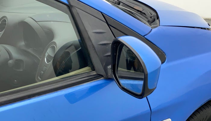 2013 Honda Brio S MT, CNG, Manual, 25,280 km, Right rear-view mirror - Mirror movement not proper