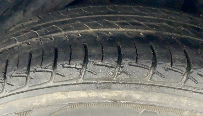 2013 Honda Brio S MT, CNG, Manual, 25,280 km, Left Rear Tyre Tread