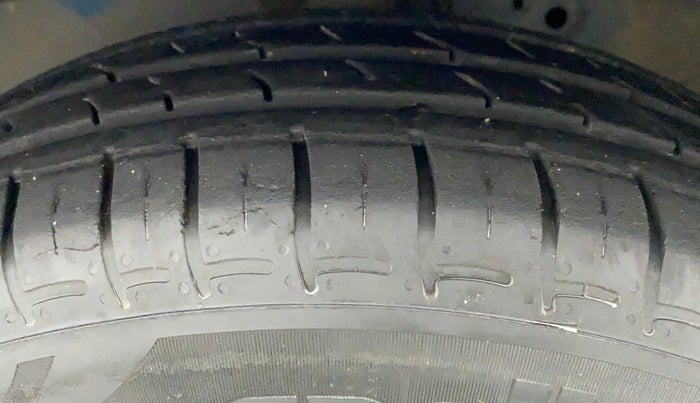 2013 Honda Brio S MT, CNG, Manual, 25,280 km, Left Front Tyre Tread