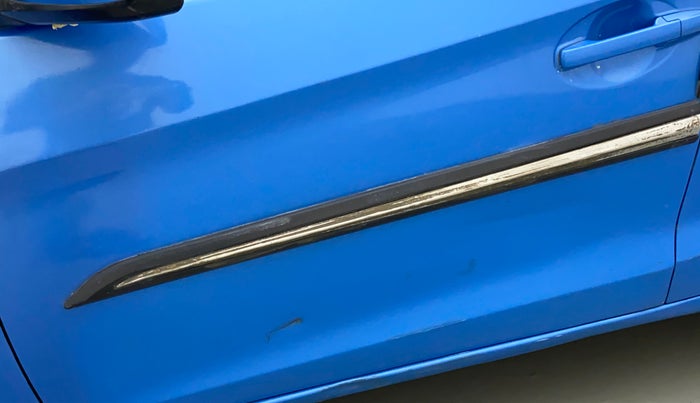 2013 Honda Brio S MT, CNG, Manual, 25,280 km, Front passenger door - Weather strip has minor damage