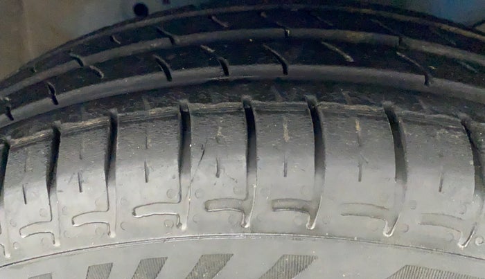 2013 Honda Brio S MT, CNG, Manual, 25,280 km, Right Front Tyre Tread
