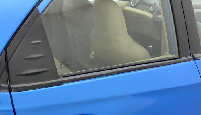 2013 Honda Brio S MT, CNG, Manual, 25,280 km, Right rear door - Weather strip has minor damage