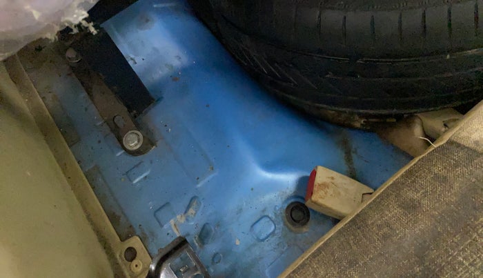 2013 Honda Brio S MT, CNG, Manual, 25,280 km, Boot floor - Slight discoloration