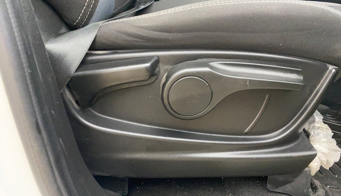 2023 MG HECTOR SMART EX 1.5 PETROL TURBO CVT PETROL, Petrol, Automatic, 25,752 km, Driver Side Adjustment Panel