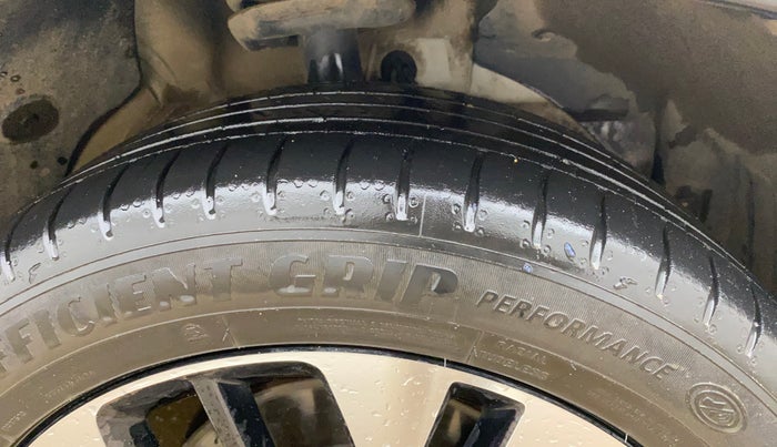 2023 MG HECTOR SMART EX 1.5 PETROL TURBO CVT PETROL, Petrol, Automatic, 25,752 km, Right Front Tyre Tread