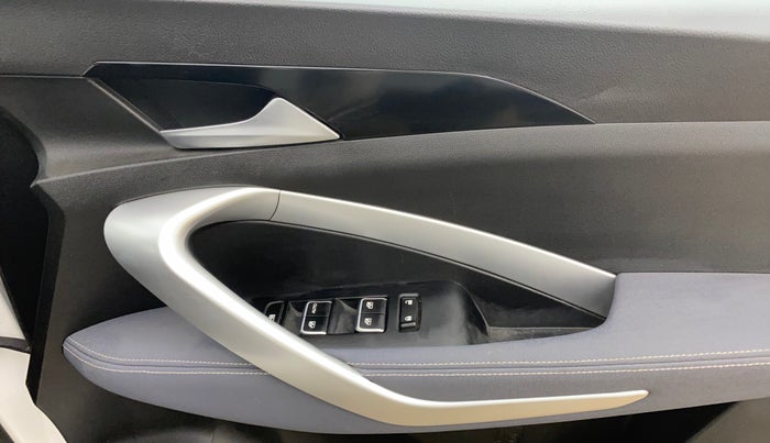 2023 MG HECTOR SMART EX 1.5 PETROL TURBO CVT PETROL, Petrol, Automatic, 25,752 km, Driver Side Door Panels Control