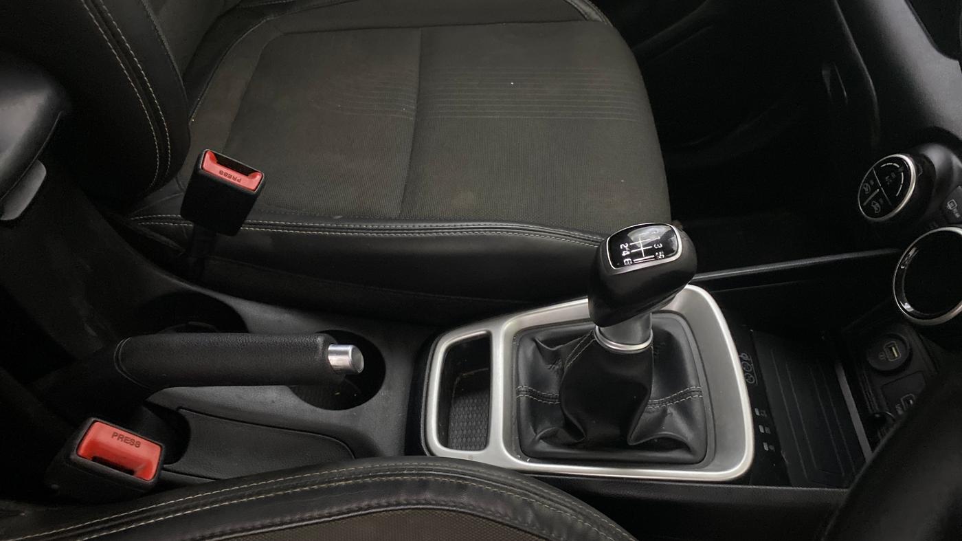 2019 Hyundai VENUE SX(O) 1.4 CRDI, Diesel, Manual, 1,25,367 km, Gear Lever