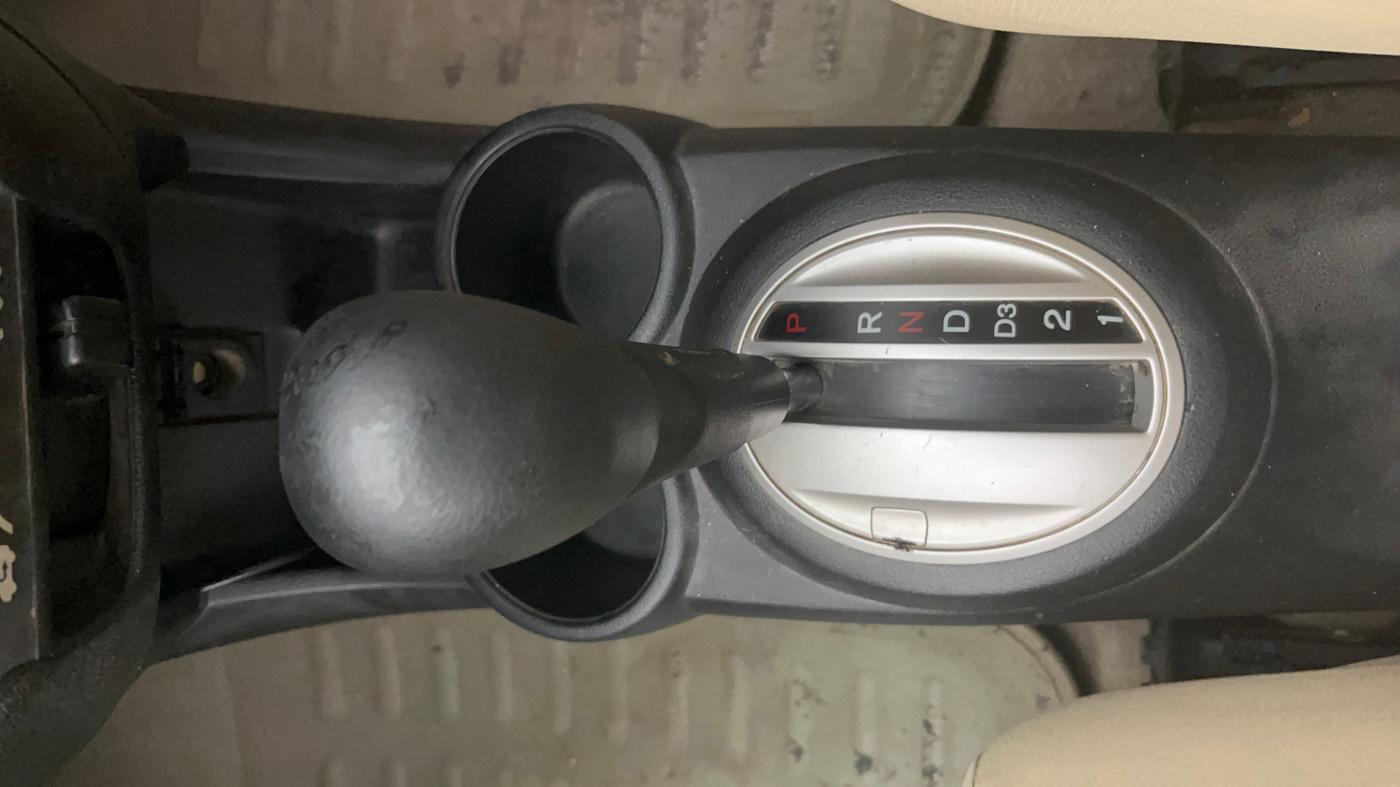 2015 Honda Amaze 1.2L I-VTEC VX AT, Petrol, Automatic, 69,941 km, Gear Lever