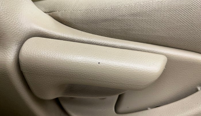 2015 Honda Amaze 1.2L I-VTEC VX AT, Petrol, Automatic, 69,722 km, Driver Side Adjustment Panel