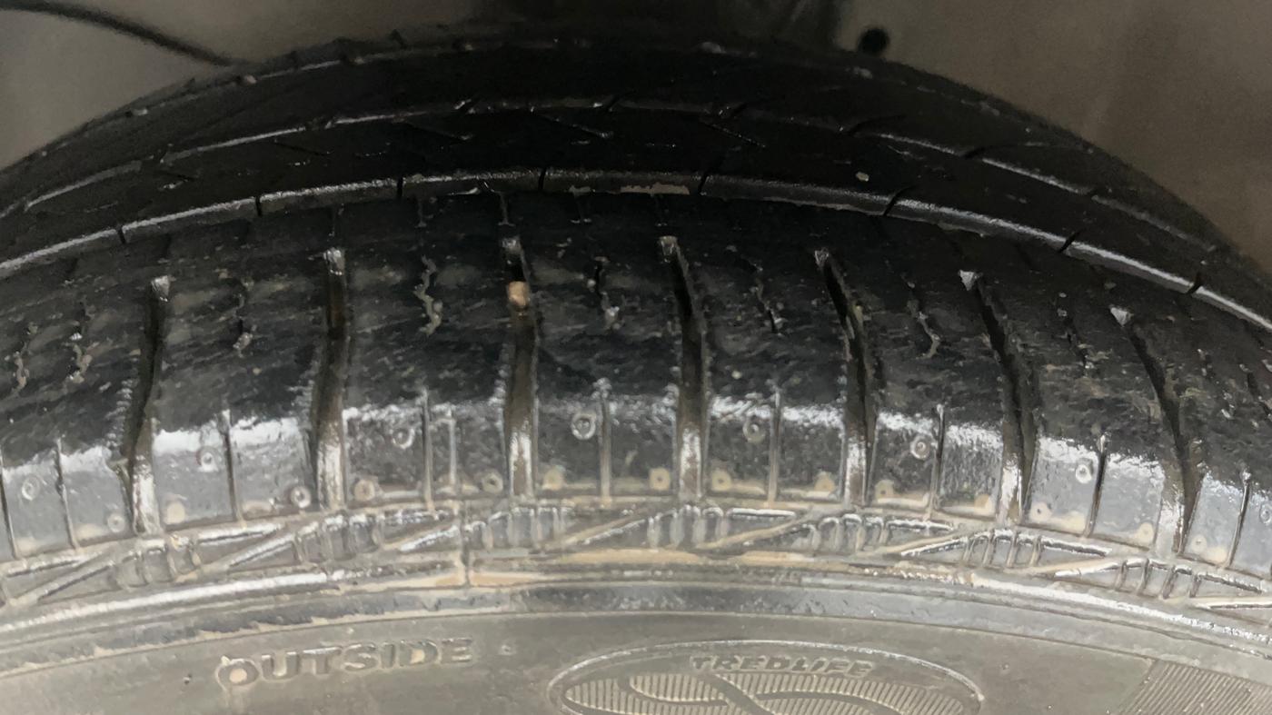 2015 Honda Amaze 1.2L I-VTEC VX AT, Petrol, Automatic, 69,941 km, Left Front Tyre Tread