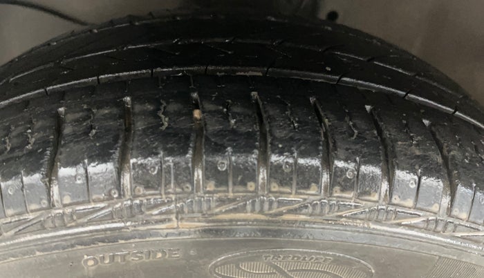 2015 Honda Amaze 1.2L I-VTEC VX AT, Petrol, Automatic, 69,722 km, Left Front Tyre Tread