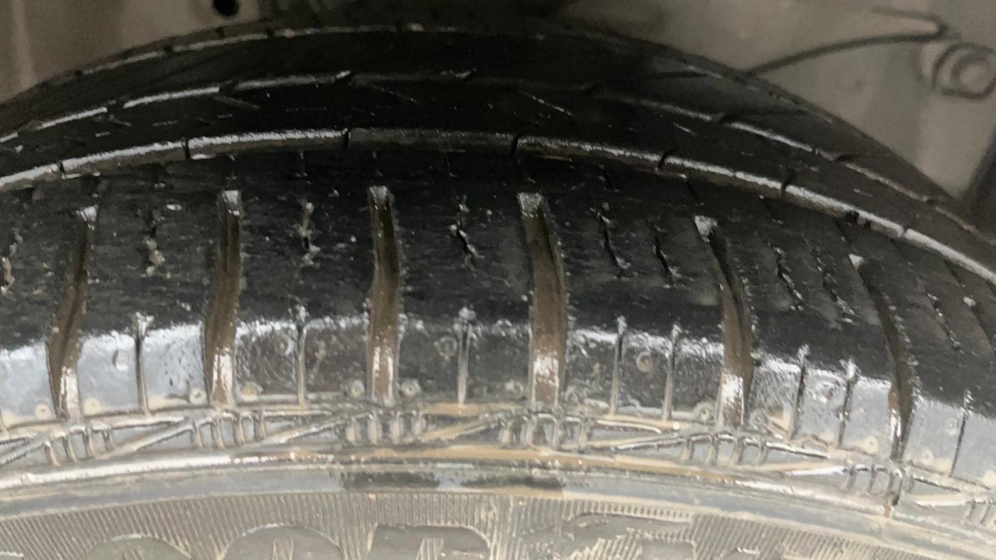 2015 Honda Amaze 1.2L I-VTEC VX AT, Petrol, Automatic, 69,941 km, Right Front Tyre Tread