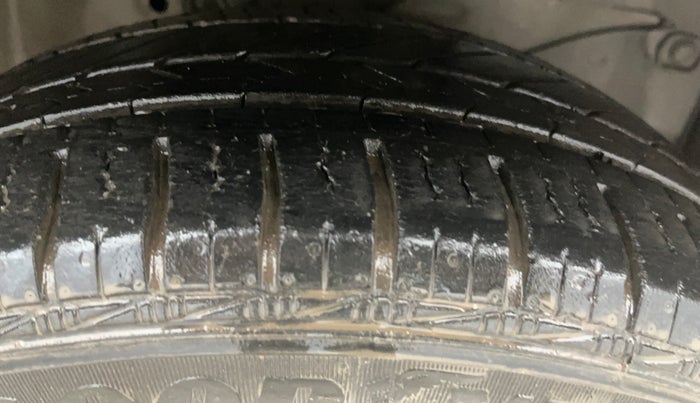 2015 Honda Amaze 1.2L I-VTEC VX AT, Petrol, Automatic, 69,722 km, Right Front Tyre Tread