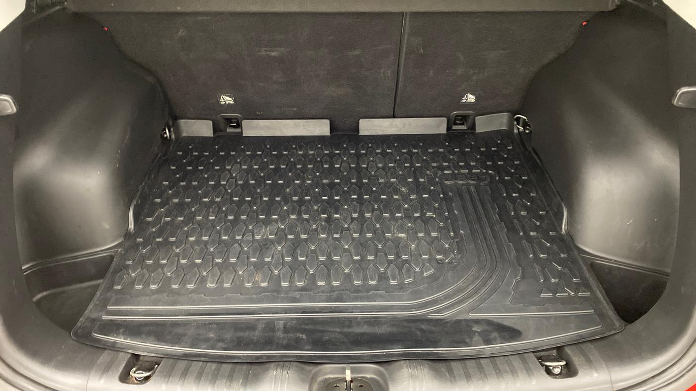 2018 Jeep Compass 2.0 LONGITUDE (O), Diesel, Manual, 51,224 km, Boot Inside