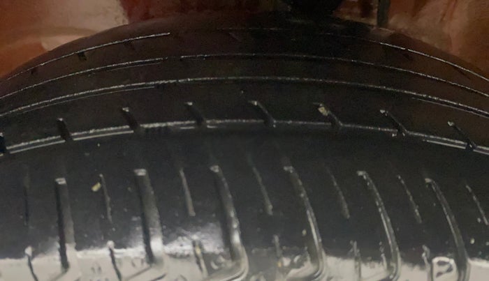 2013 Maruti Alto K10 LXI, Petrol, Manual, 98,118 km, Left Front Tyre Tread