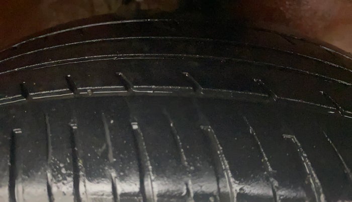 2013 Maruti Alto K10 LXI, Petrol, Manual, 98,118 km, Right Front Tyre Tread