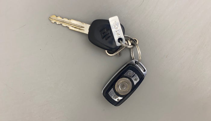 2013 Maruti Alto K10 LXI, Petrol, Manual, 98,118 km, Key Close Up