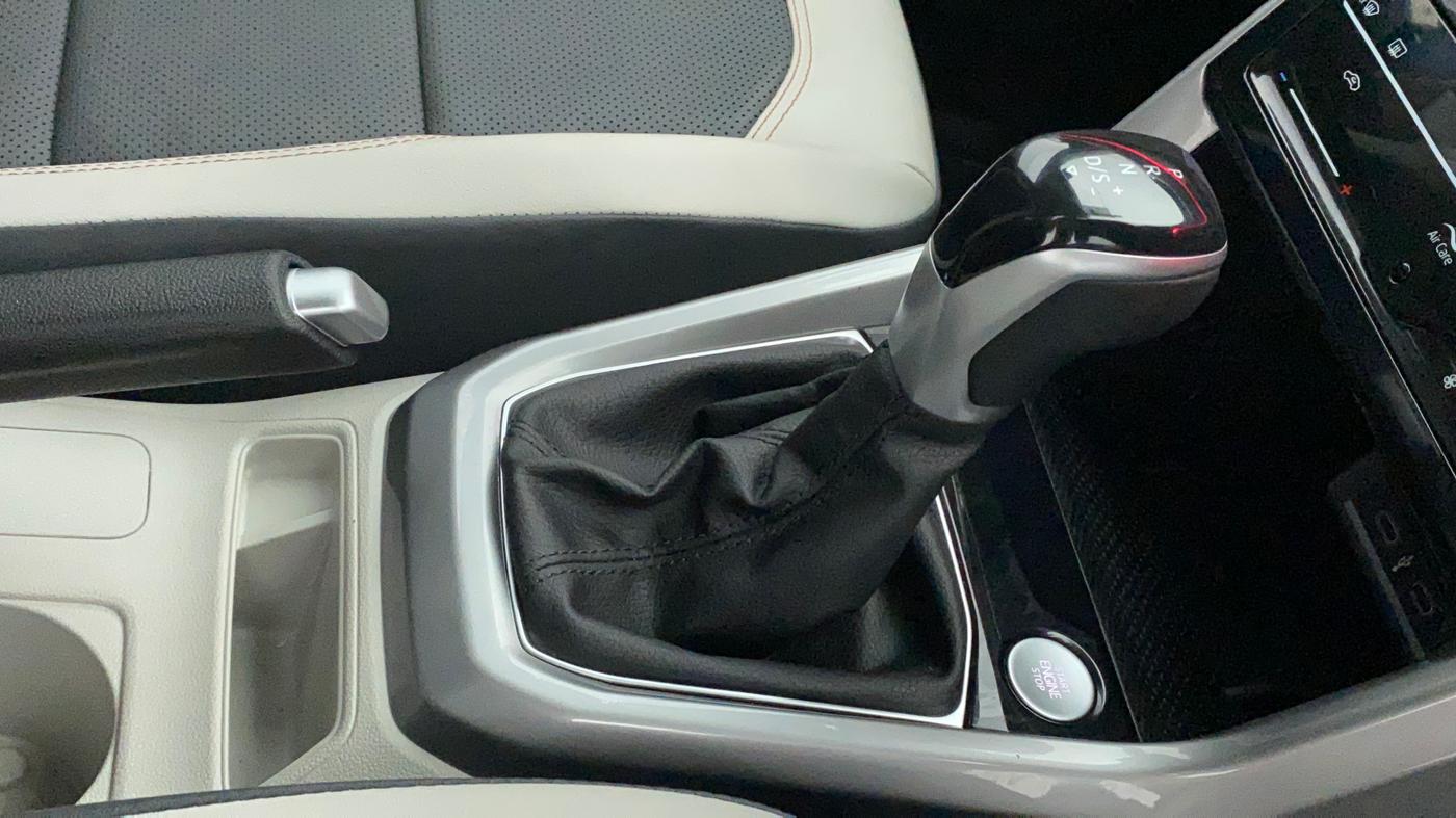 2022 Volkswagen TAIGUN GT PLUS 1.5 TSI DSG, Petrol, Automatic, 1,728 km, Gear Lever