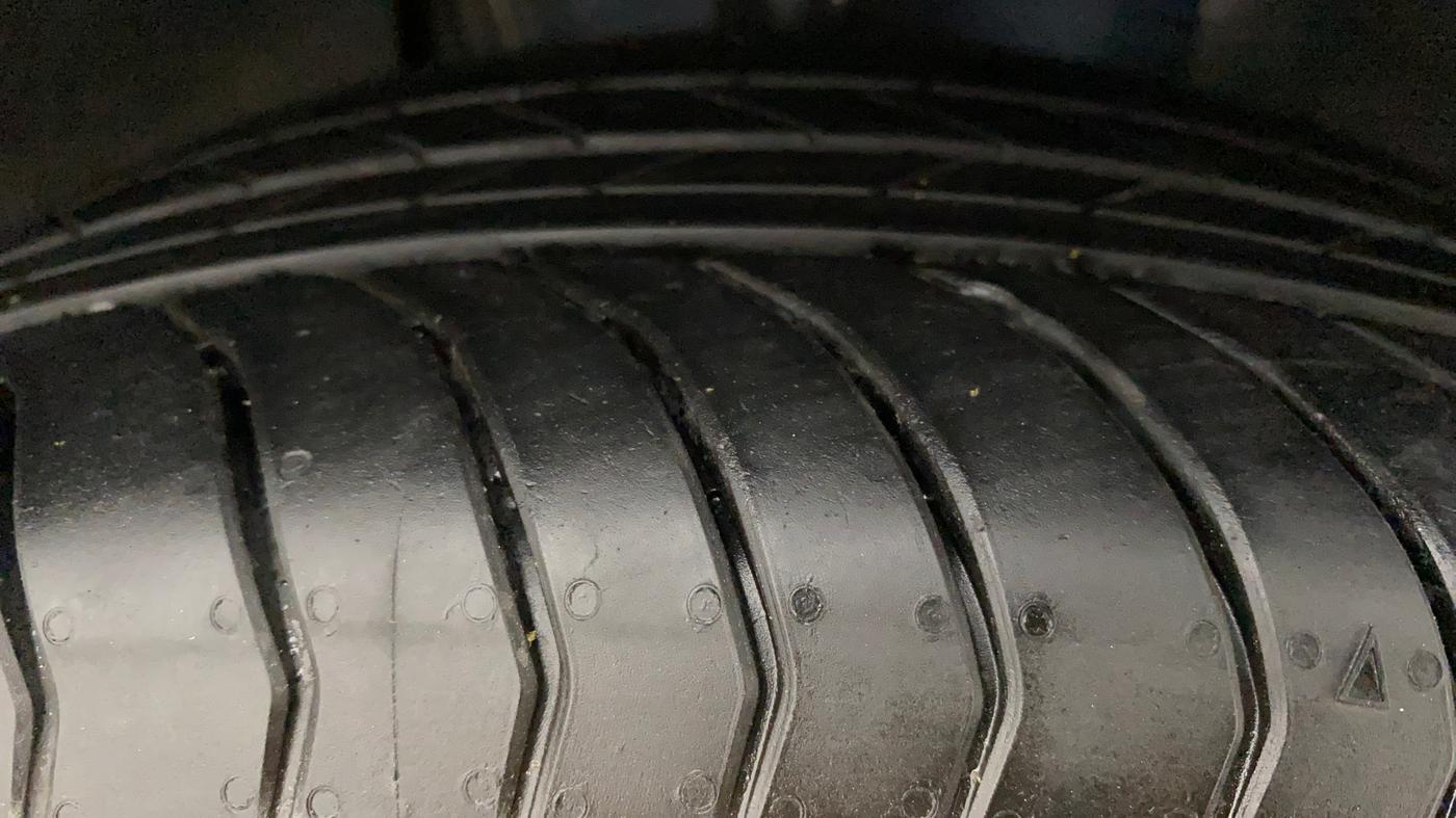 2022 Volkswagen TAIGUN GT PLUS 1.5 TSI DSG, Petrol, Automatic, 1,728 km, Right Front Tyre Tread