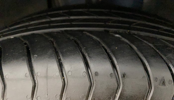 2022 Volkswagen TAIGUN GT PLUS 1.5 TSI DSG, Petrol, Automatic, 1,728 km, Right Front Tyre Tread