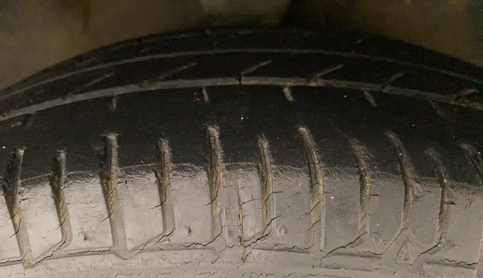 2012 Hyundai i10 MAGNA 1.2, Petrol, Manual, 30,730 km, Right Front Tyre Tread