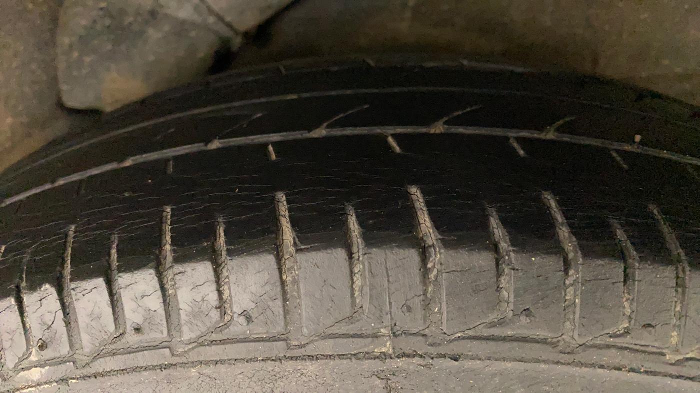 2012 Hyundai i10 MAGNA 1.2, Petrol, Manual, 30,730 km, Left Rear Tyre Tread