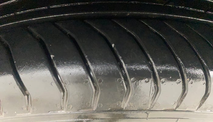 2024 Skoda KUSHAQ AMBITION 1.0L TSI AT, Petrol, Automatic, 5,229 km, Left Front Tyre Tread