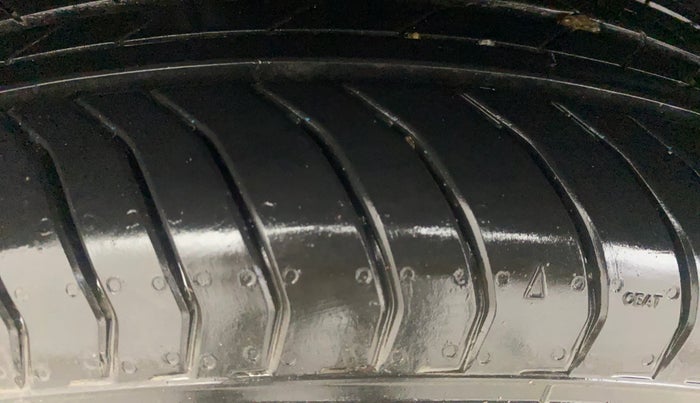 2024 Skoda KUSHAQ AMBITION 1.0L TSI AT, Petrol, Automatic, 5,229 km, Right Rear Tyre Tread