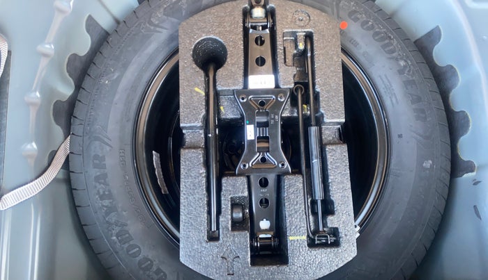 2024 Skoda KUSHAQ AMBITION 1.0L TSI AT, Petrol, Automatic, 5,229 km, Spare Tyre