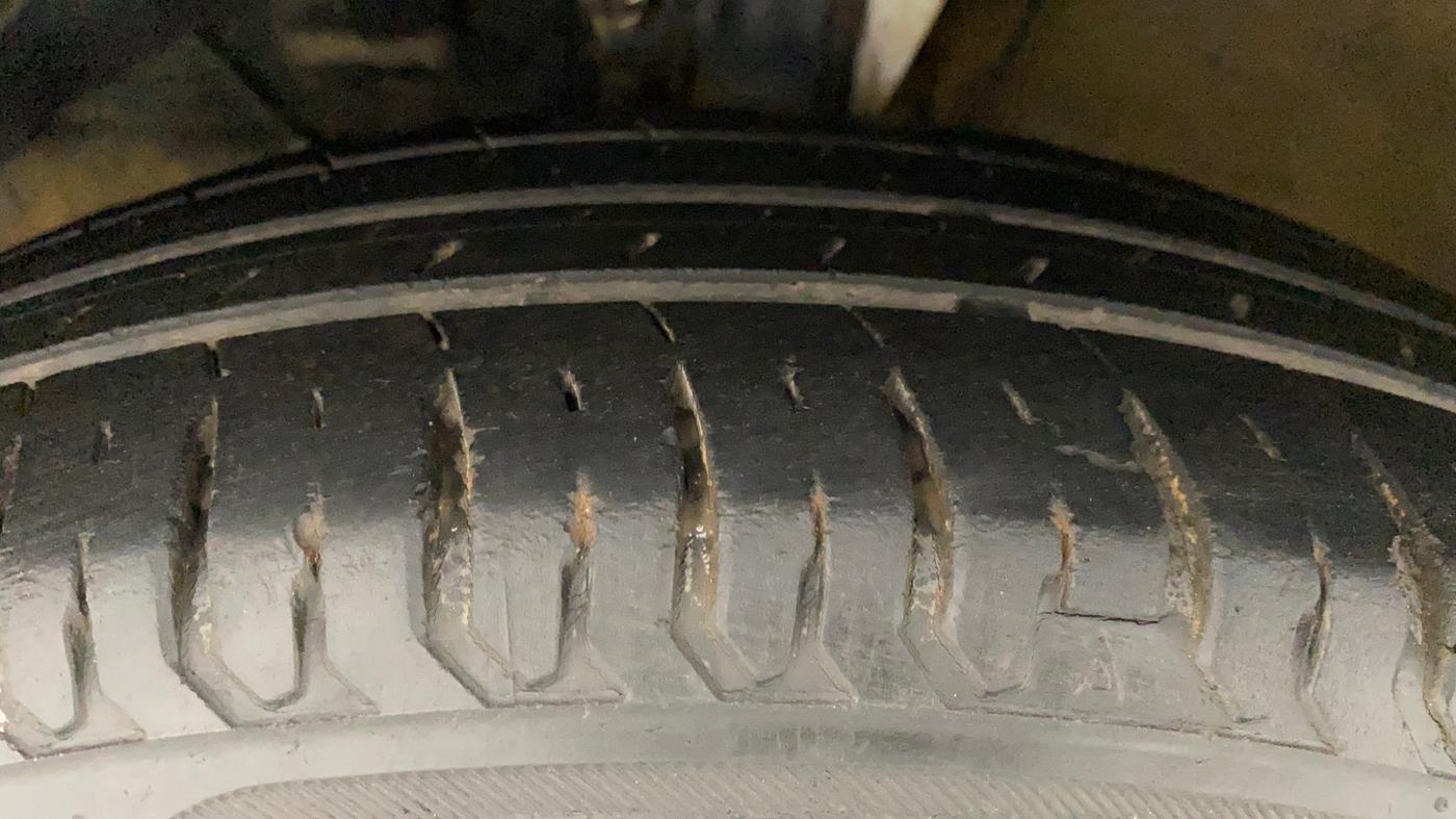 2017 Maruti Dzire VXI AMT, Petrol, Automatic, 48,051 km, Left Front Tyre Tread