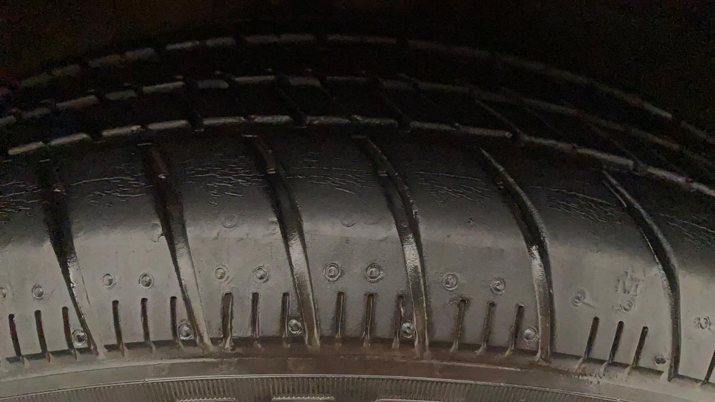 2017 Maruti Celerio VXI (O) CNG, CNG, Manual, 52,819 km, Left Front Tyre Tread