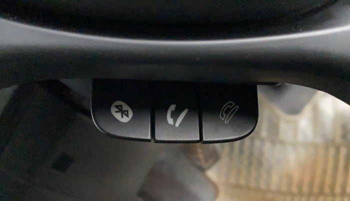 2017 Maruti Baleno ZETA PETROL 1.2, Petrol, Manual, 1,17,311 km, Steering wheel - Phone control not functional