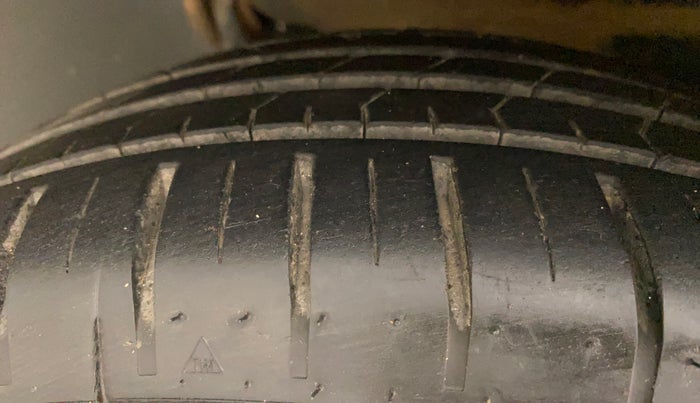 2017 Maruti Baleno ZETA PETROL 1.2, Petrol, Manual, 1,17,311 km, Right Front Tyre Tread