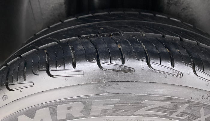 2014 Volkswagen Vento HIGHLINE PETROL, Petrol, Manual, 39,364 km, Right Rear Tyre Tread