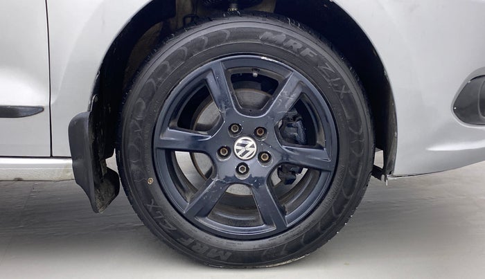 2014 Volkswagen Vento HIGHLINE PETROL, Petrol, Manual, 39,364 km, Right Front Wheel