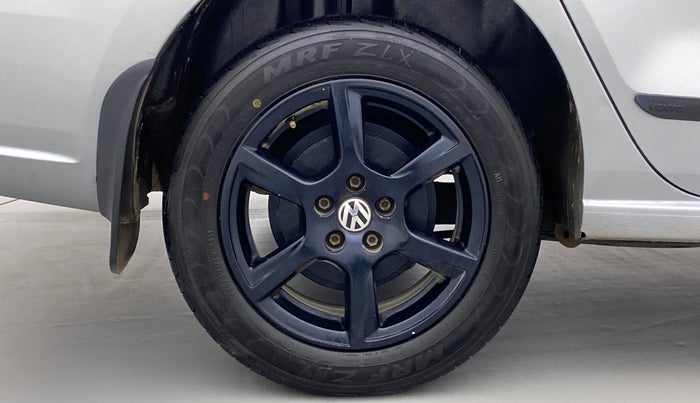 2014 Volkswagen Vento HIGHLINE PETROL, Petrol, Manual, 39,364 km, Right Rear Wheel