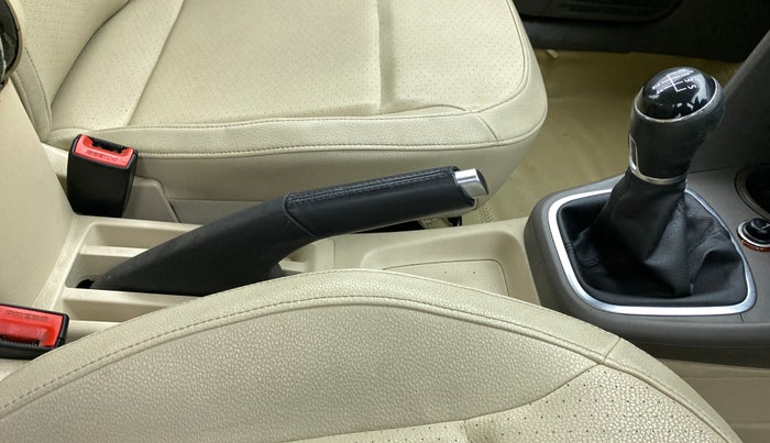 2014 Volkswagen Vento HIGHLINE PETROL, Petrol, Manual, 39,364 km, Gear Lever