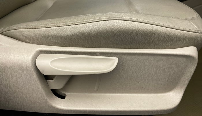 2014 Volkswagen Vento HIGHLINE PETROL, Petrol, Manual, 39,364 km, Driver Side Adjustment Panel