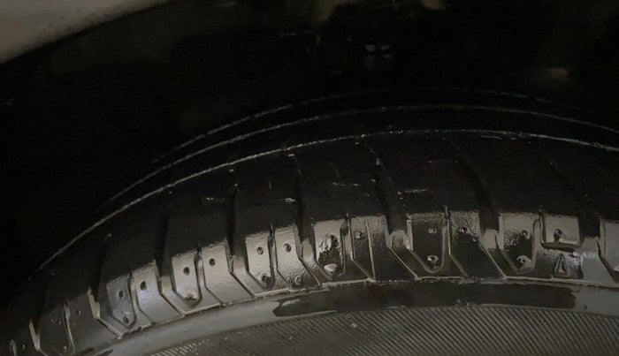 2021 Hyundai Verna SX 1.5 VTVT, Petrol, Manual, 32,305 km, Right Front Tyre Tread