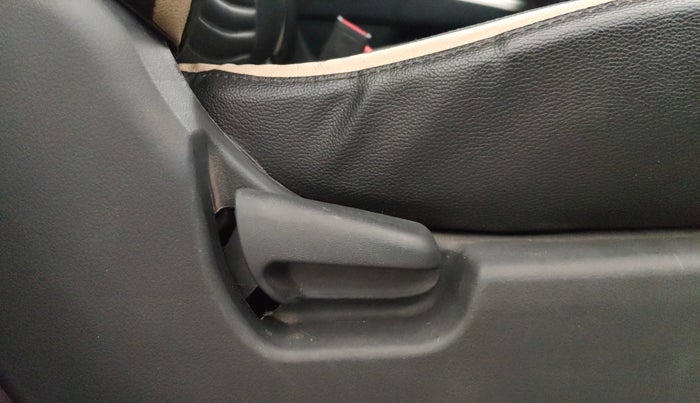 2018 Maruti Wagon R 1.0 LXI CNG, CNG, Manual, 84,234 km, Driver Side Adjustment Panel
