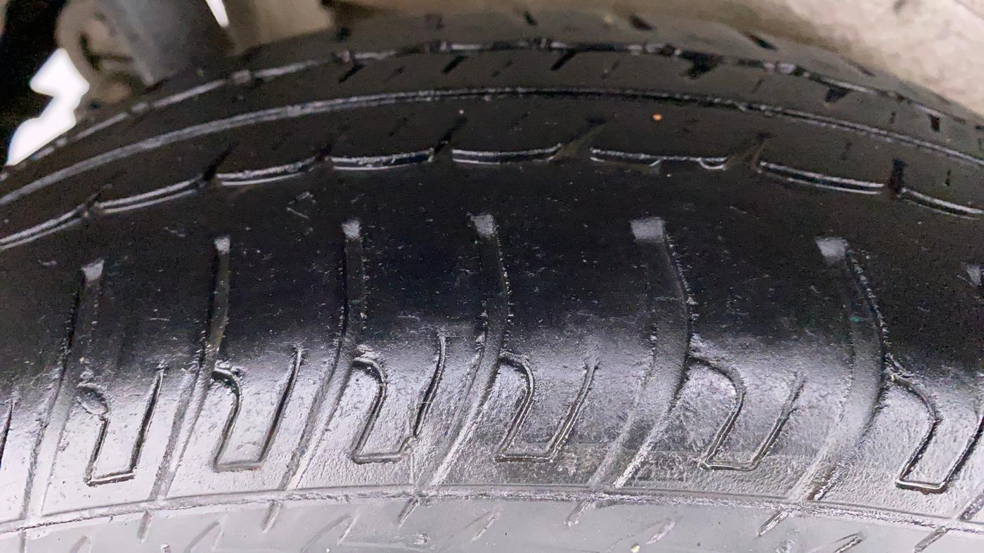 2013 Maruti Wagon R Stingray VXI, Petrol, Manual, 37,313 km, Right Rear Tyre Tread