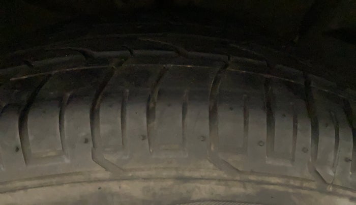 2016 Hyundai Creta SX PLUS AT 1.6 PETROL, Petrol, Automatic, 81,767 km, Right Front Tyre Tread