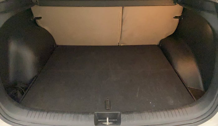 2016 Hyundai Creta SX PLUS AT 1.6 PETROL, Petrol, Automatic, 81,767 km, Boot Inside