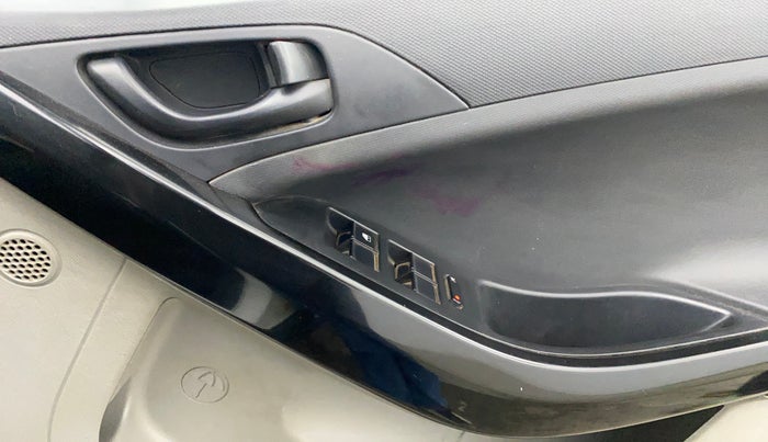 2019 Tata NEXON XMA DIESEL, Diesel, Automatic, 66,883 km, Driver Side Door Panels Control