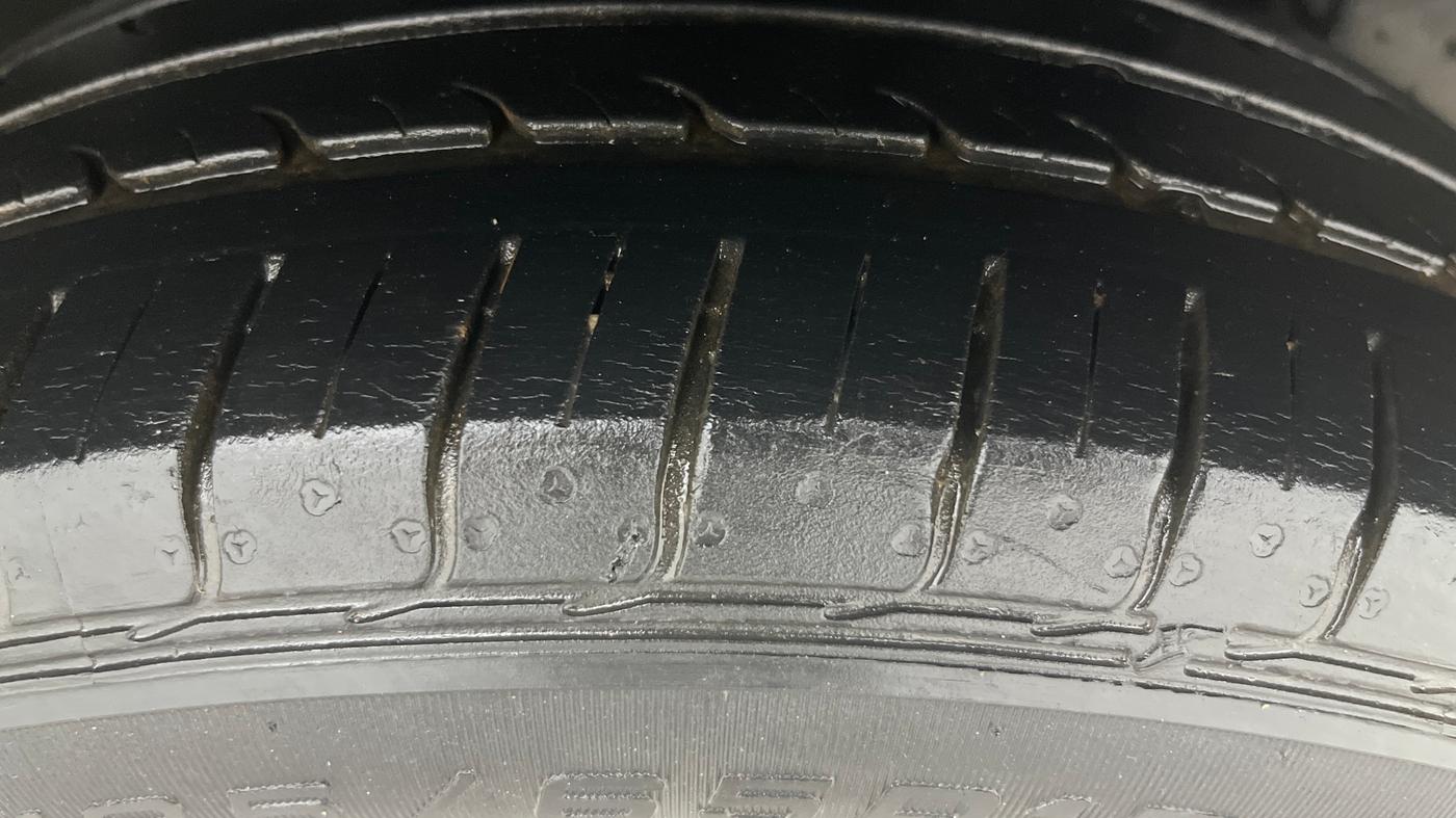 2016 Maruti Ciaz VXI+AT, Petrol, Automatic, 1,05,975 km, Left Rear Tyre Tread