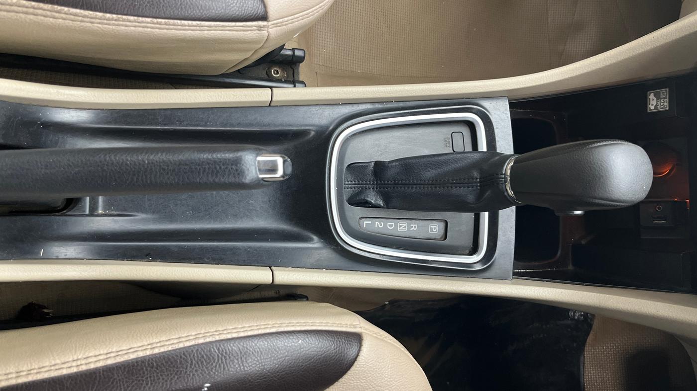2016 Maruti Ciaz VXI+AT, Petrol, Automatic, 1,05,975 km, Gear Lever