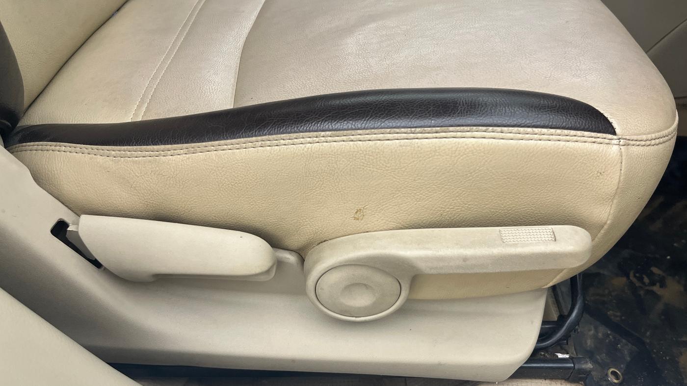 2016 Maruti Ciaz VXI+AT, Petrol, Automatic, 1,05,975 km, Driver Side Adjustment Panel