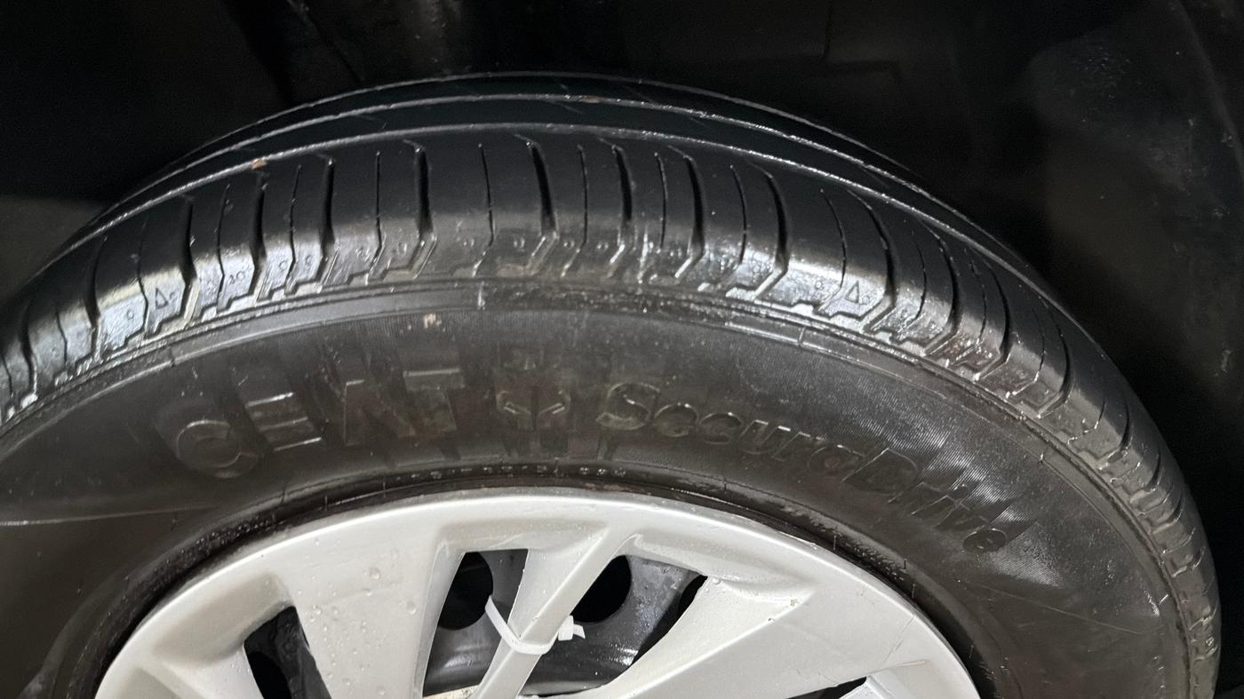2024 Tata PUNCH ADVENTURE MT, Petrol, Manual, 27,417 km, Right Front Tyre Tread