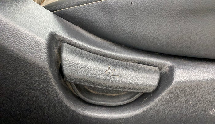 2016 Hyundai Grand i10 MAGNA 1.2 KAPPA VTVT, Petrol, Manual, 84,289 km, Driver Side Adjustment Panel