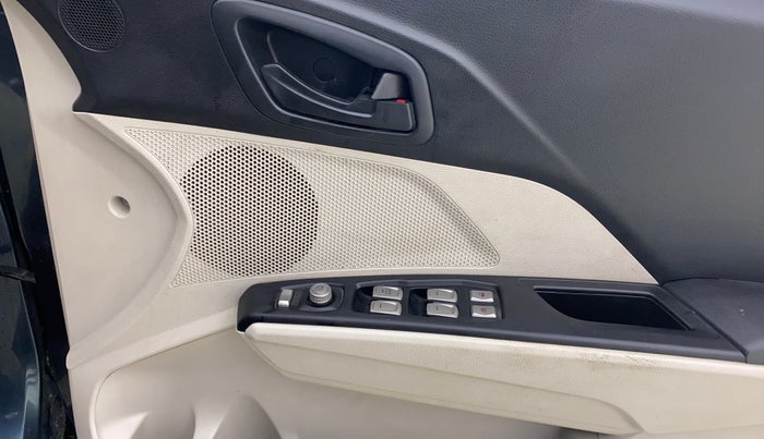 2022 Mahindra XUV300 W4 1.5 DIESEL, Diesel, Manual, 49,824 km, Driver Side Door Panels Control